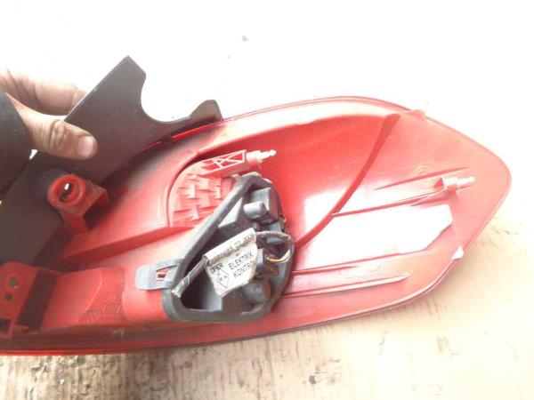 FEU ARRIERE GAUCHE RENAULT - Vue 2